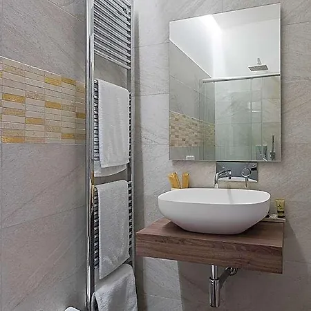 Galleria Cavour Bed & Breakfast 4*