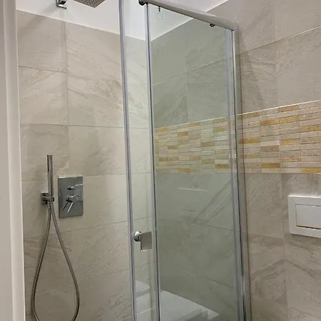 Galleria Cavour לינה וארוחת בוקר