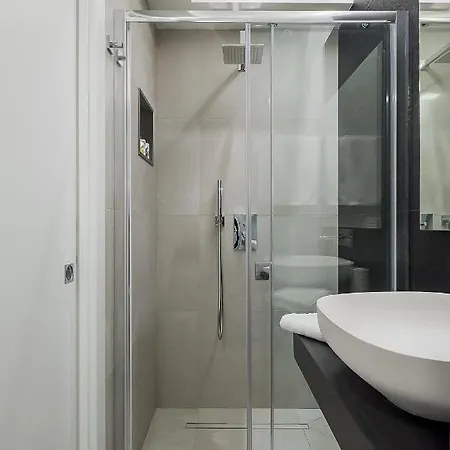 לינה וארוחת בוקר Galleria Cavour 4*