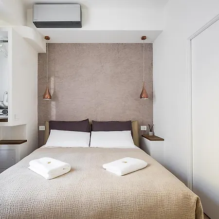 לינה וארוחת בוקר Galleria Cavour 4*