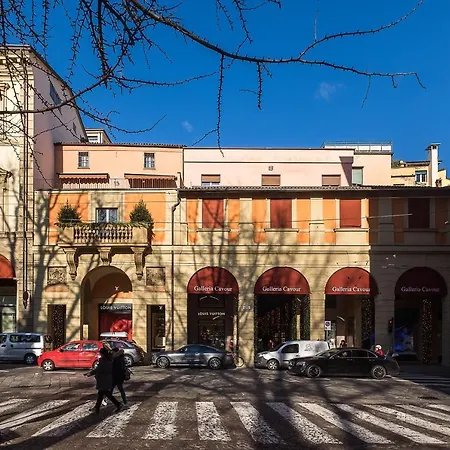 לינה וארוחת בוקר Galleria Cavour 4*